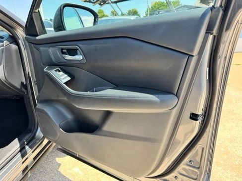 Used 2025 Nissan Rogue SV FWD image 21
