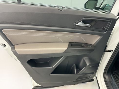 Used 2022 Volkswagen Atlas SEL Premium image 28