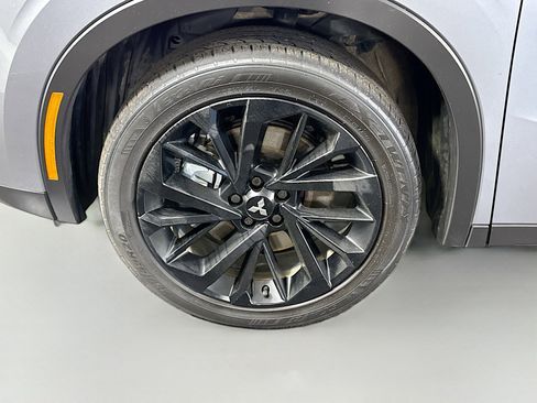 Used 2023 Mitsubishi Outlander SE image 38