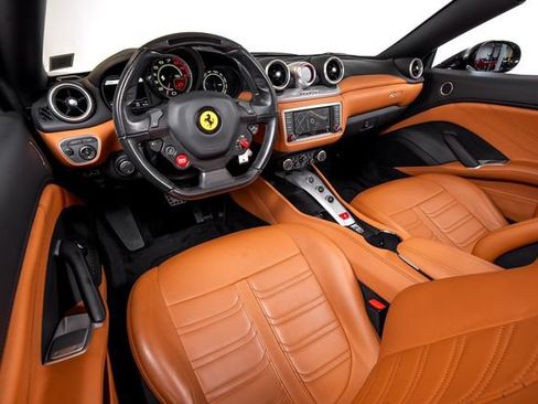 Certified 2016 Ferrari California T RWD image 29