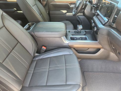 Used 2025 Chevrolet Silverado 1500 High Country AWD/4WD image 12