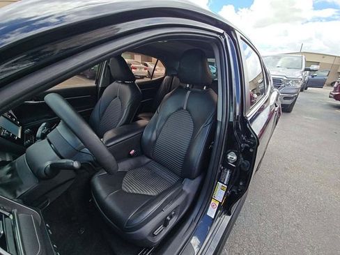 Used 2019 Toyota Camry SE FWD image 10
