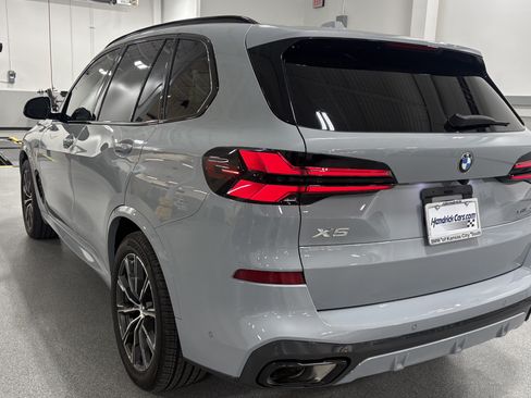 Certified 2025 BMW X5 xDrive40i w/ M Sport Package AWD/4WD image 8