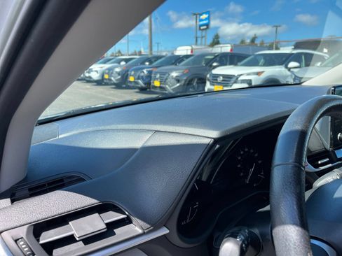 Used 2023 Toyota Sienna XLE FWD image 32