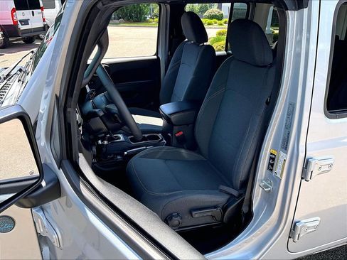 Used 2024 Jeep Wrangler Unlimited AWD/4WD image 10