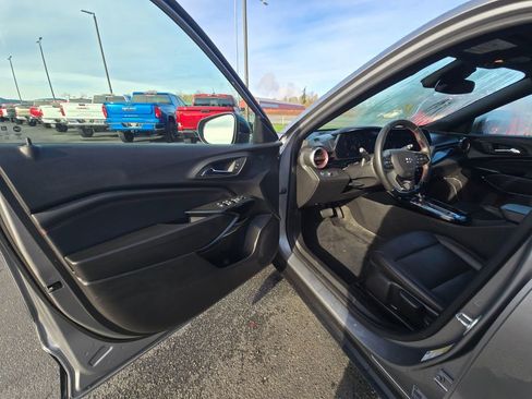 Certified 2025 Chevrolet Trax RS w/ Driver Confidence Package image 15