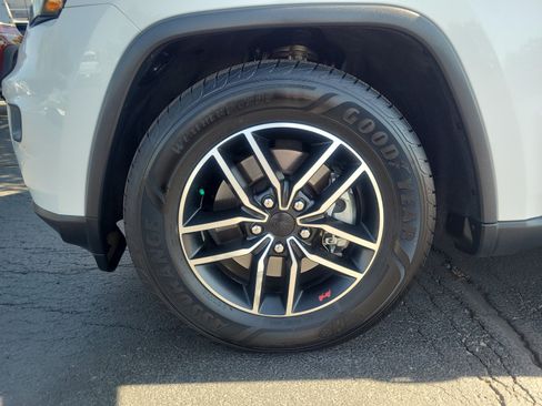 Used 2020 Jeep Grand Cherokee Trailhawk w/ Premium Lighting Group AWD/4WD image 26