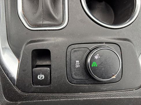 Used 2021 Chevrolet Traverse LT image 20