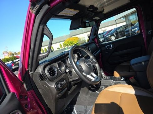 Used 2022 Jeep Wrangler Unlimited Sahara w/ Safety Group image 16