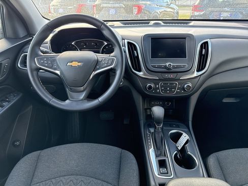 Used 2024 Chevrolet Equinox LT image 2