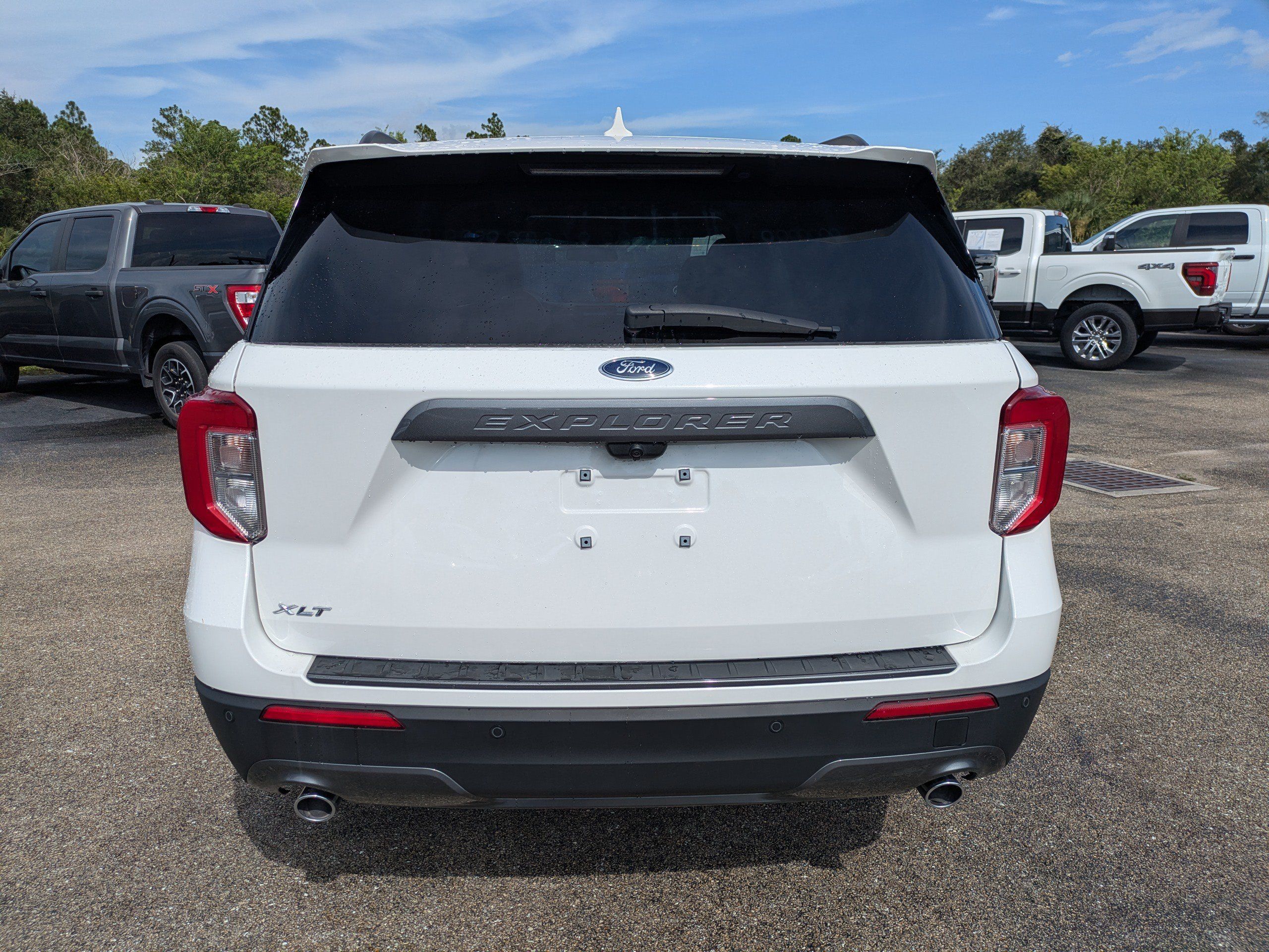 Used 2023 Ford Explorer XLT w/ Equipment Group 202A RWD image 5