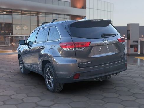 Used 2019 Toyota Highlander XLE image 4