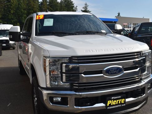 Used 2019 Ford F250 Lariat w/ Lariat Value Package image 4