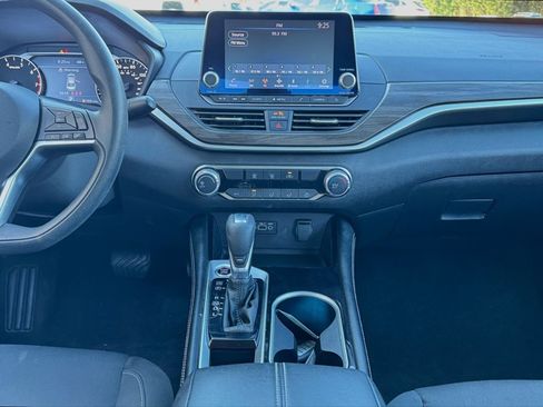 Used 2023 Nissan Altima 2.5 SV image 3