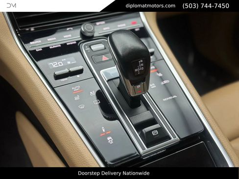 Used 2018 Porsche Panamera 4 image 25