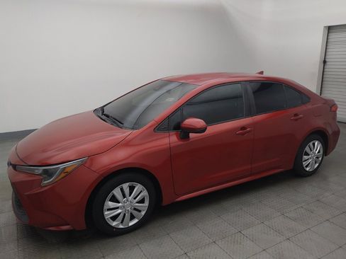 Used 2021 Toyota Corolla LE FWD image 2