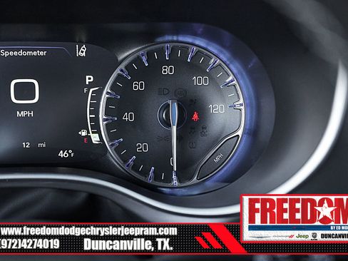 New 2025 Chrysler Voyager LX image 32