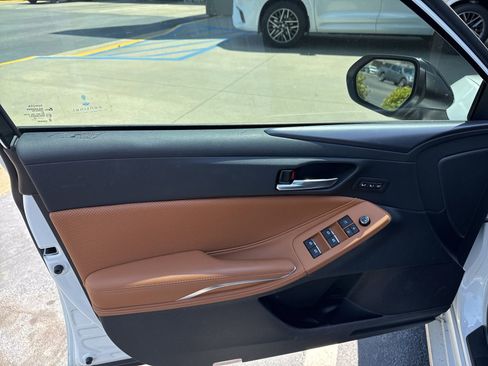 Used 2022 Toyota Avalon Touring w/ Advanced Safety Package image 6