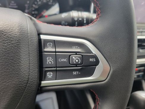 Used 2025 Jeep Compass Trailhawk AWD/4WD image 17