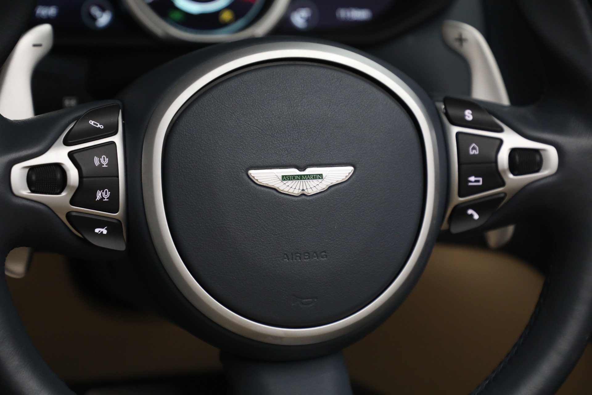 Used 2022 Aston Martin DB11 Volante RWD image 39