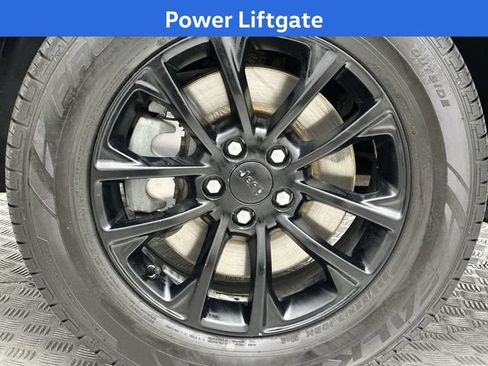 Used 2019 Jeep Cherokee Latitude Plus w/ Comfort/Convenience Group AWD/4WD image 12