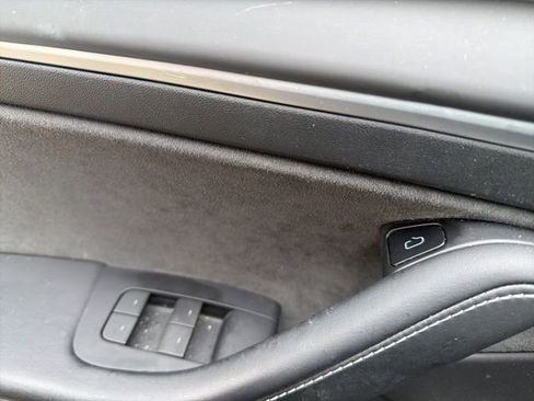 Used 2023 Tesla Model 3 Standard Range image 17