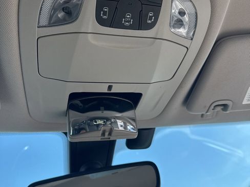 Used 2019 Chrysler Pacifica Limited FWD image 26