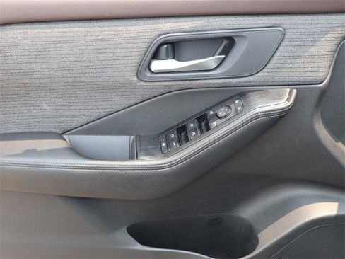 Certified 2022 Nissan Rogue SV image 15