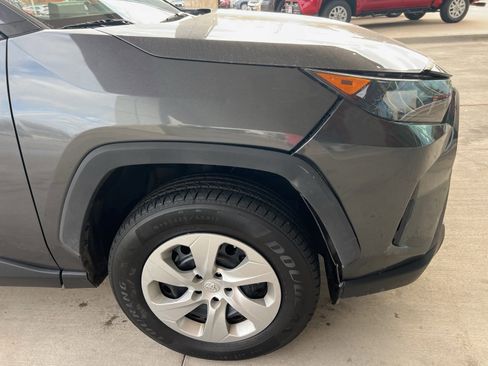 Used 2022 Toyota RAV4 LE image 4