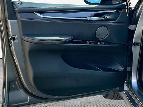 Used 2018 BMW X5 xDrive50i w/ M Sport Package image 21