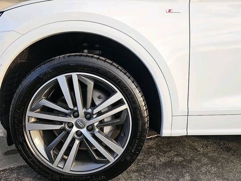 Used 2020 Audi Q5 e Premium Plus w/ Premium Plus Package AWD/4WD image 13