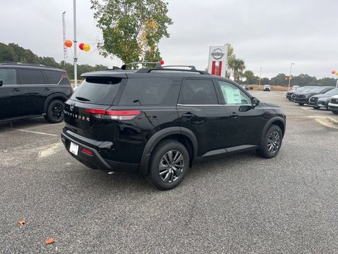 New 2025 Nissan Pathfinder SV image 5