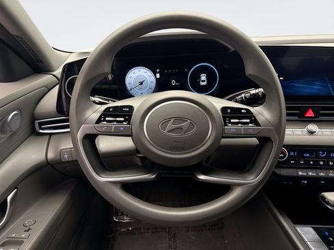 Used 2024 Hyundai Elantra SEL image 12