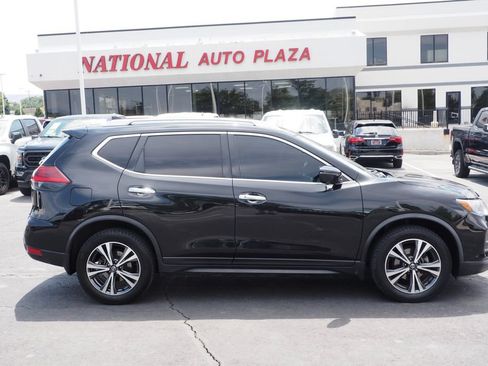 Used 2019 Nissan Rogue SV w/ Premium Package FWD image 8