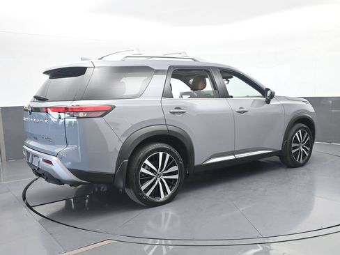 Used 2024 Nissan Pathfinder Platinum AWD/4WD image 6