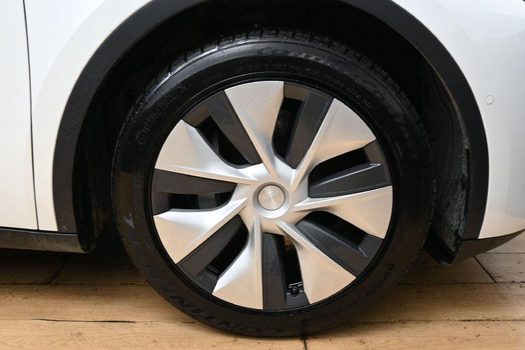 Used 2021 Tesla Model Y Long Range AWD/4WD image 14
