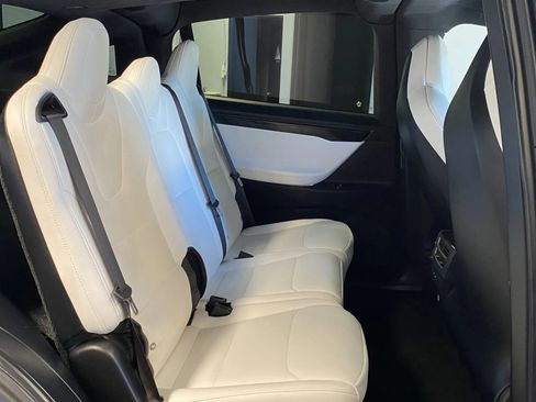 Used 2019 Tesla Model X image 8
