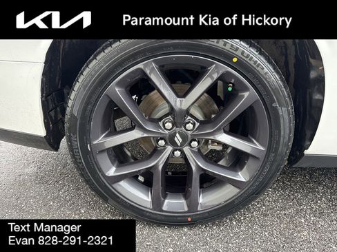 Used 2019 Dodge Challenger SXT w/ Blacktop Package image 9