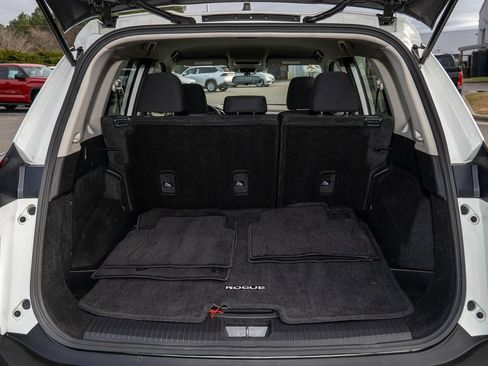 Used 2023 Nissan Rogue S image 5