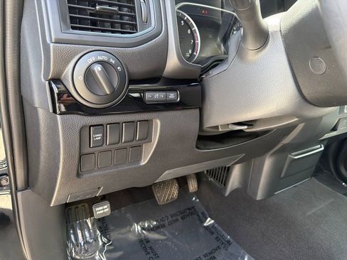 Used 2023 Nissan Titan SV RWD image 17