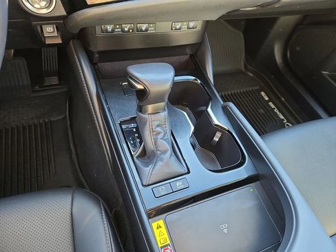 Certified 2025 Lexus ES 300h w/ Premium Package image 22