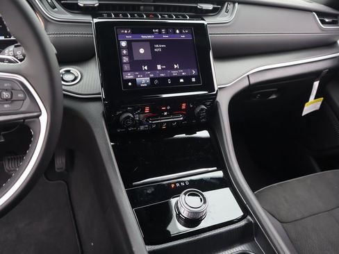 New 2025 Jeep Grand Cherokee L Altitude image 5