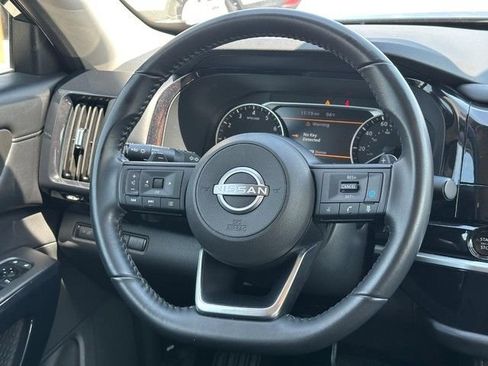 Used 2025 Nissan Pathfinder SV AWD/4WD image 17