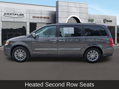 Used 2016 Chrysler Town & Country Touring-L FWD image 8