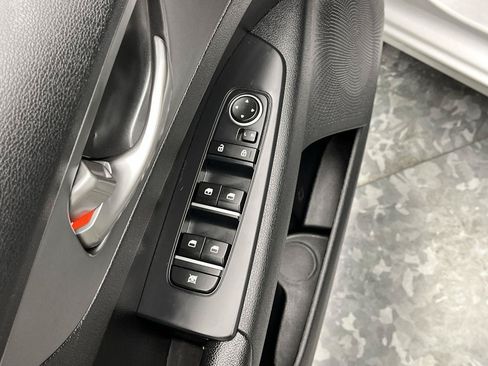 Used 2019 Kia Forte LXS FWD image 6