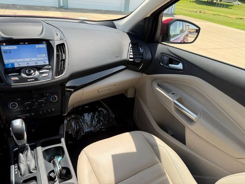 Used 2019 Ford Escape Titanium AWD/4WD image 25