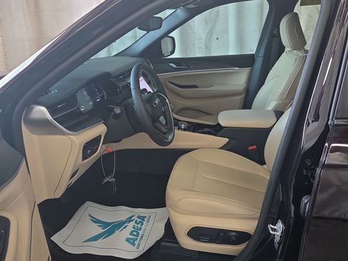 Used 2022 Jeep Grand Cherokee Limited 4xe image 5