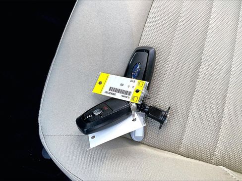 Used 2021 Ford Edge SE w/ Cargo Accessory Package image 30