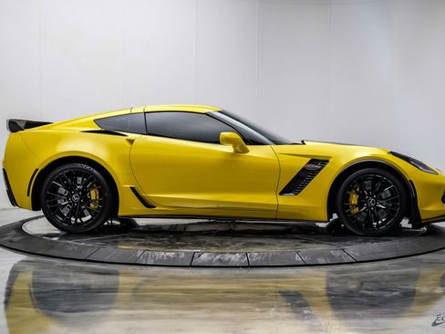 Used 2015 Chevrolet Corvette Z06 w/ 3LZ Preferred Equipment Group RWD image 29