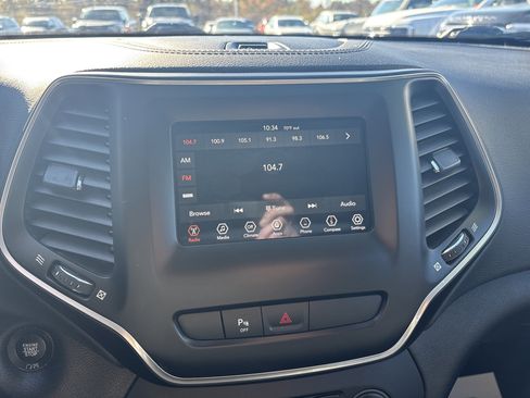 Used 2020 Jeep Cherokee Latitude Plus w/ Comfort/Convenience Group image 26